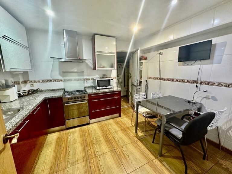 Apartment for sale on Calle Lira