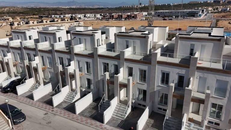 Semi-detached bungalow in Gran Alacant